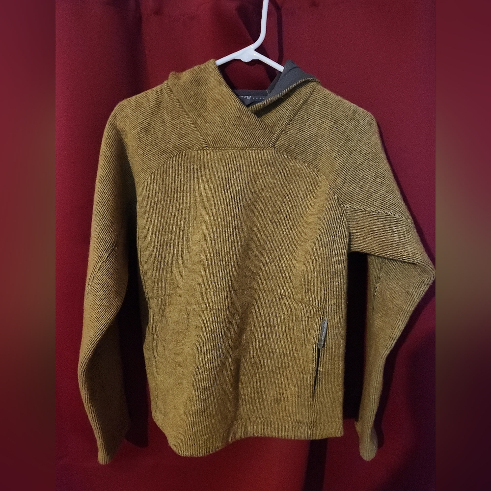 Green Women Salomon Textured Hooded  Sweater
